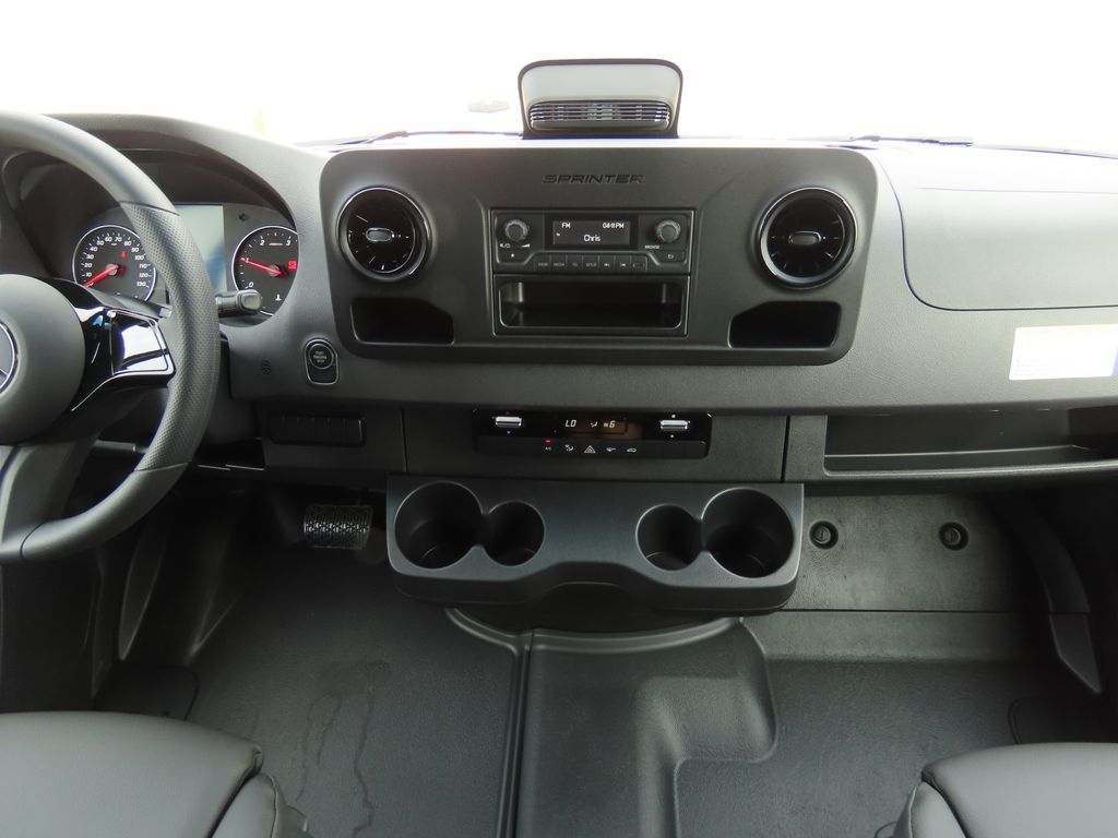 Thumbnail: 2025 Mercedes-Benz Sprinter - 14