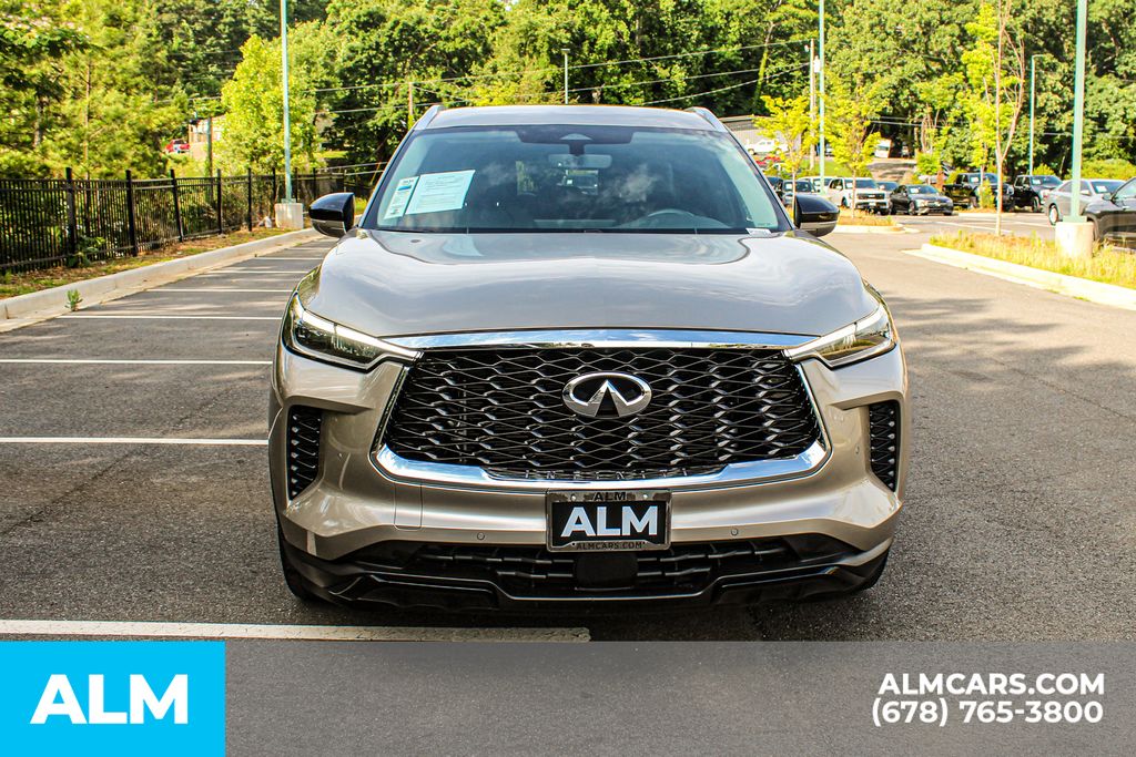 Used 2023 Silver INFINITI LUXE image 10