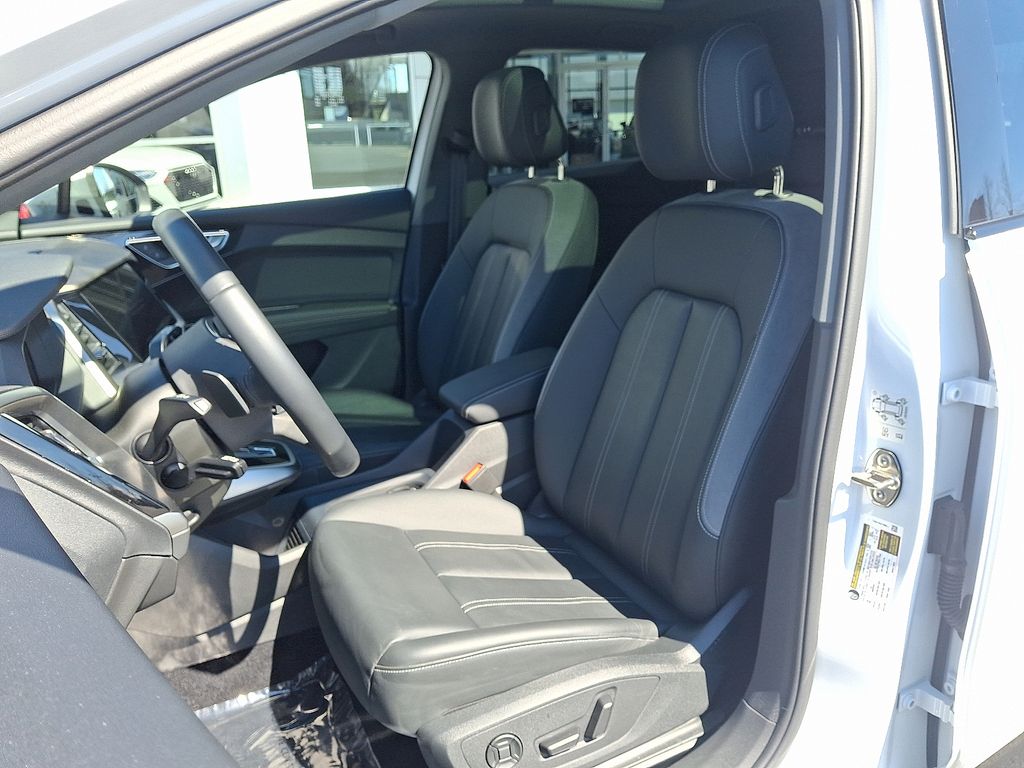 Thumbnail: 2024 Audi Q4 e-tron - 13