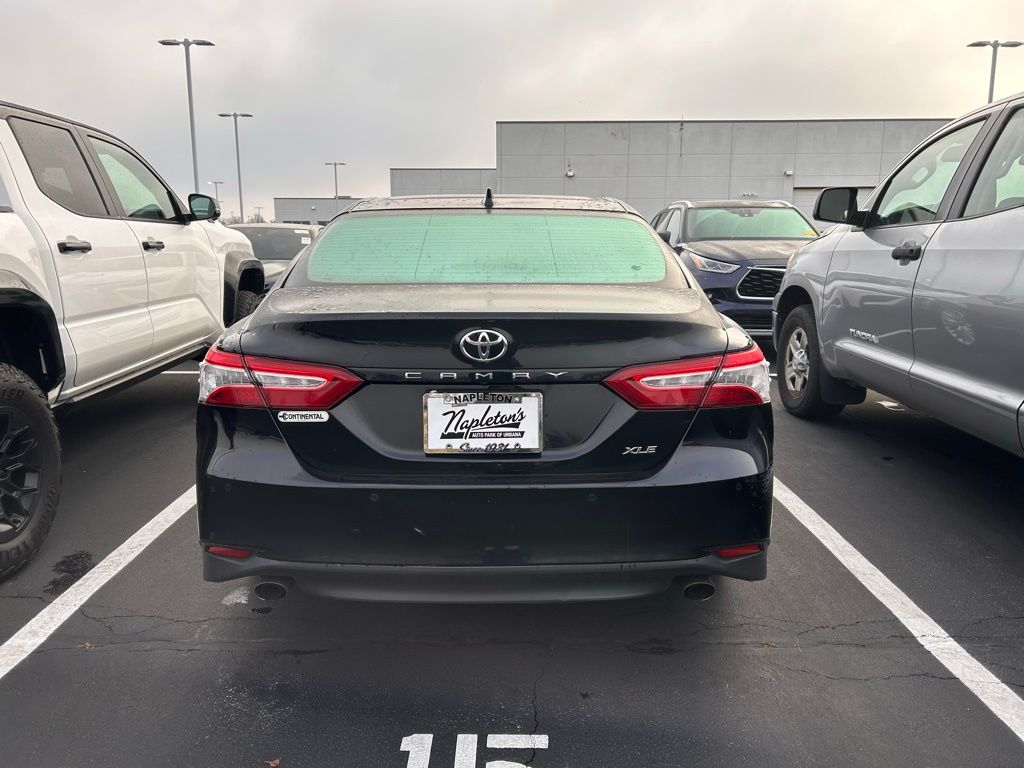 2018 Toyota Camry XLE 4