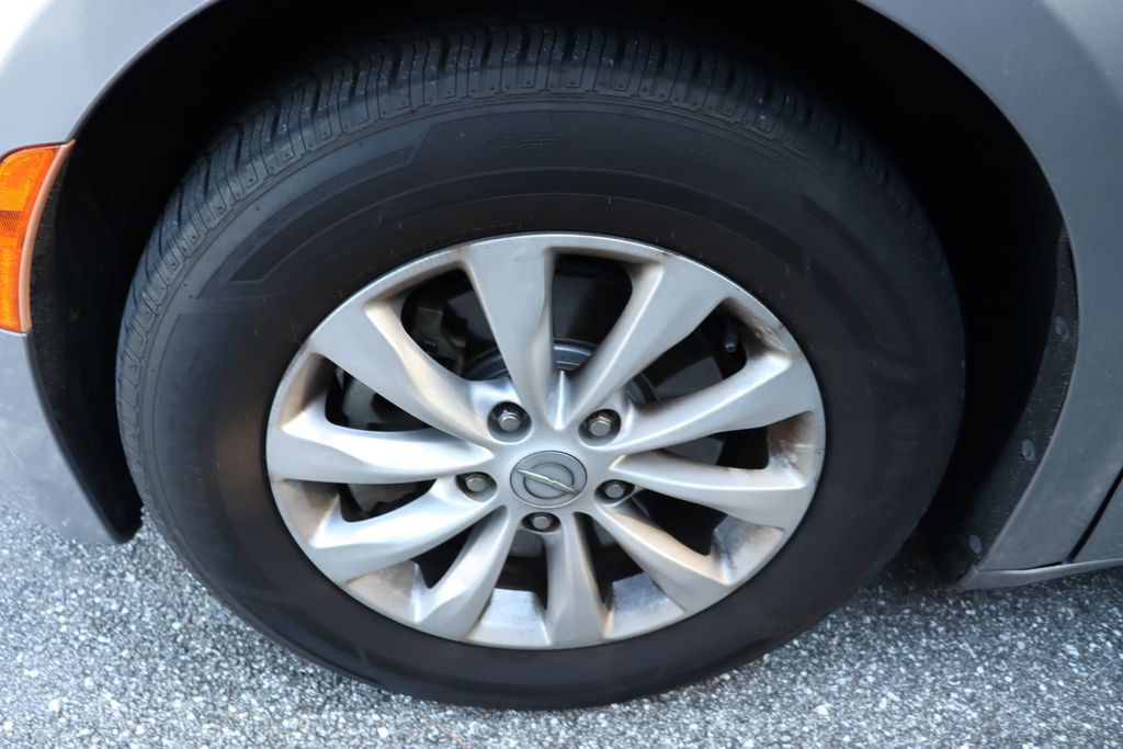 Thumbnail: 2018 Chrysler Pacifica - 4