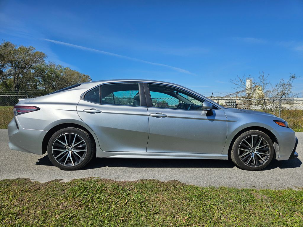 2022 Toyota Camry SE 6