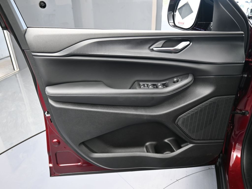 New 2025 Velvet Red Pearlcoat Jeep Laredo image 13