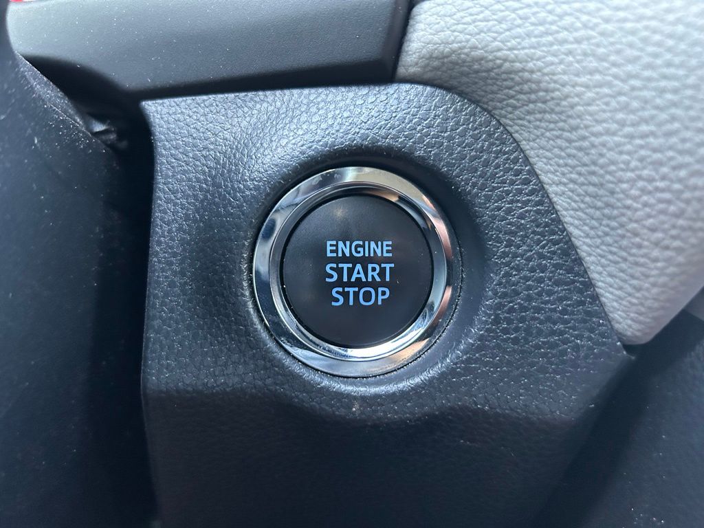 Thumbnail: 2022 Toyota RAV4 - 20