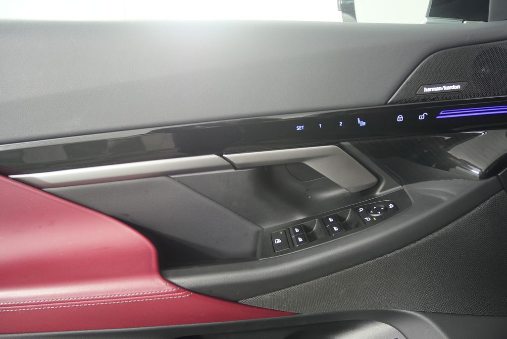 Thumbnail: 2025 BMW 5 Series - 9