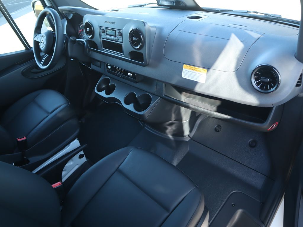 Thumbnail: 2025 Mercedes-Benz Sprinter - 18