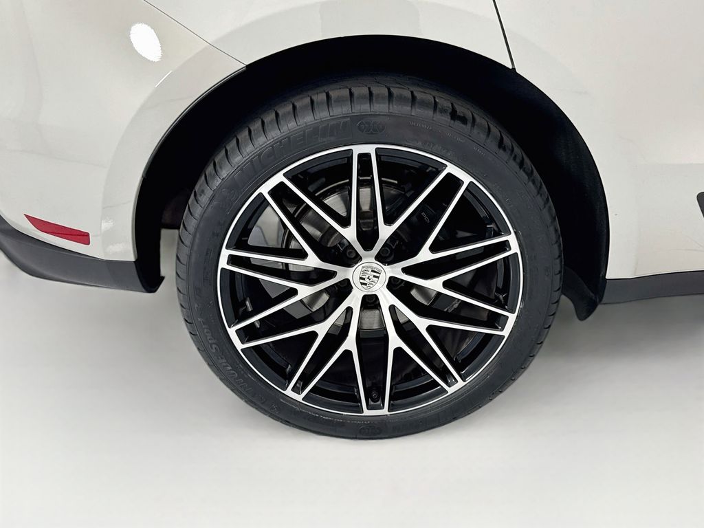 Thumbnail: 2022 Porsche Macan - 32