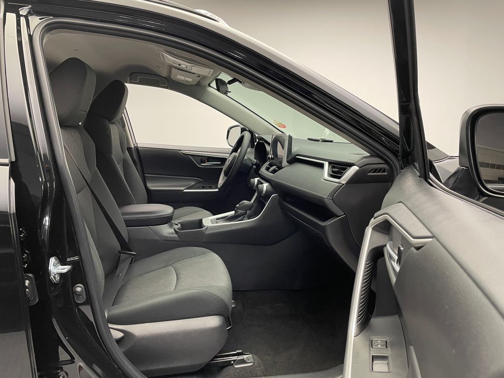 2024 Toyota RAV4 XLE 17