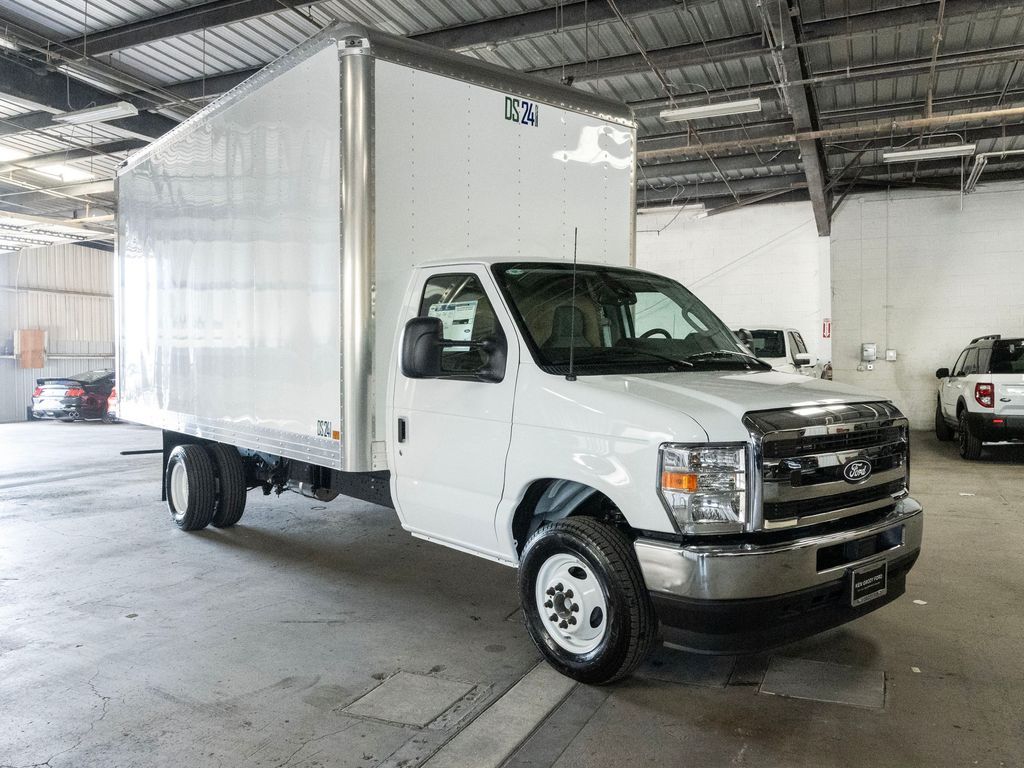 2026 Ford E-Series Chassis E-450 SD Cutaway 158 DRW RWD