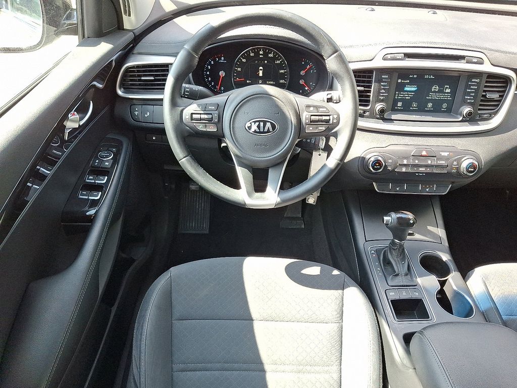 Thumbnail: 2017 Kia Sorento - 11