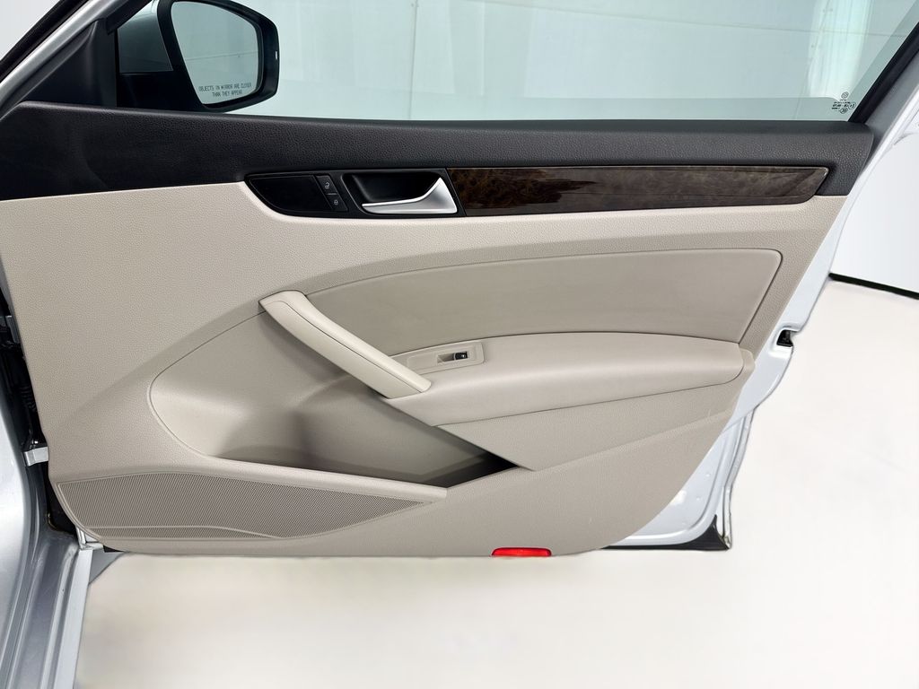 Thumbnail: 2015 Volkswagen Passat - 24