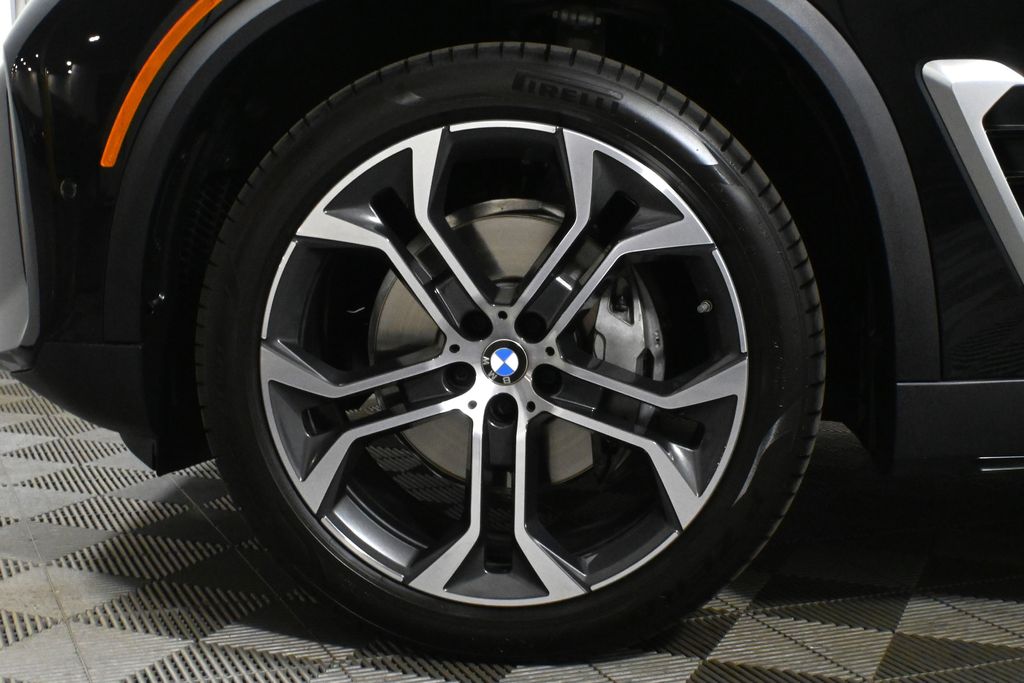 2025 BMW X5 xDrive40i 12