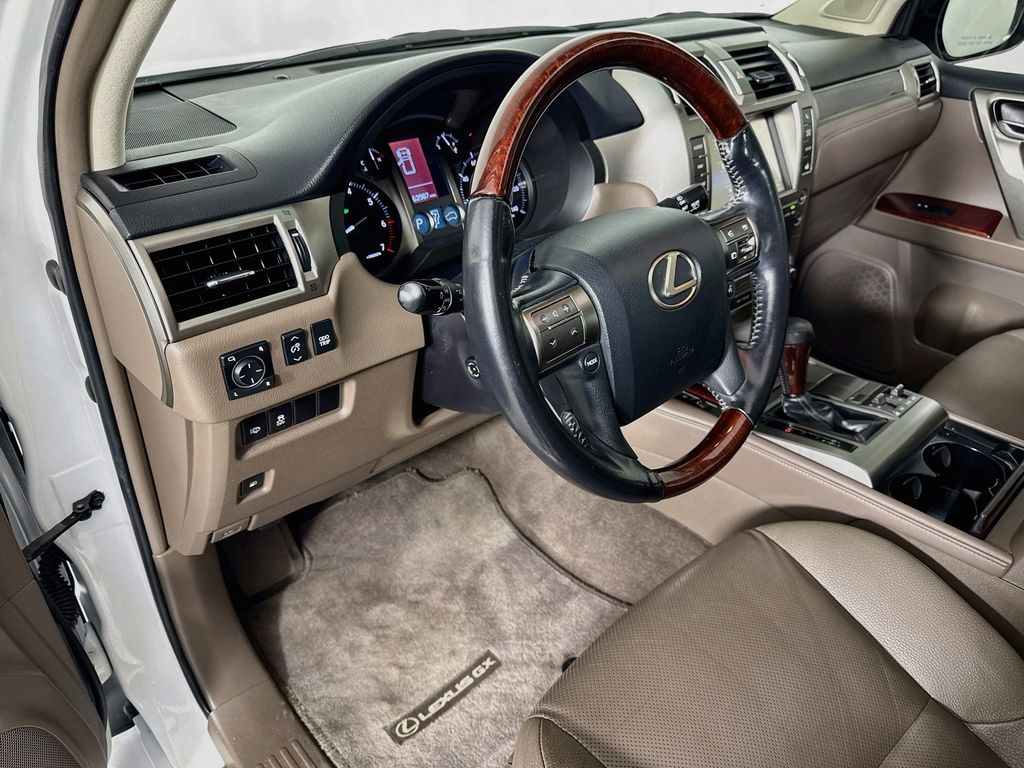 Thumbnail: 2016 Lexus GX - 9