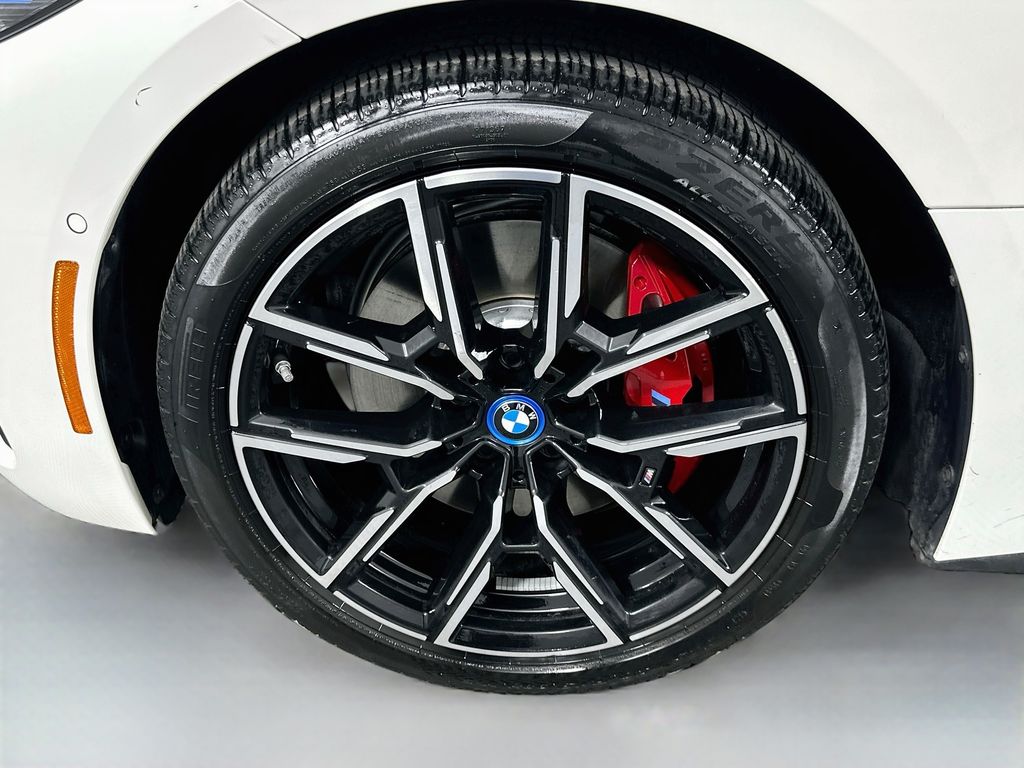 Thumbnail: 2023 BMW i4 - 32