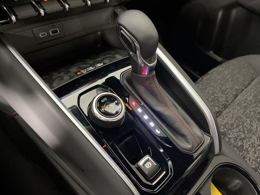 Thumbnail: 2024 Chevrolet Colorado - 32