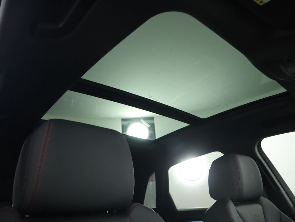 Thumbnail: 2025 Audi Q3 - 18