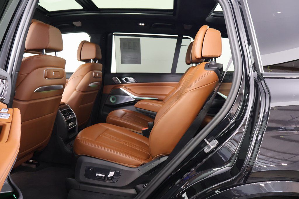2023 BMW X7 M60i 11