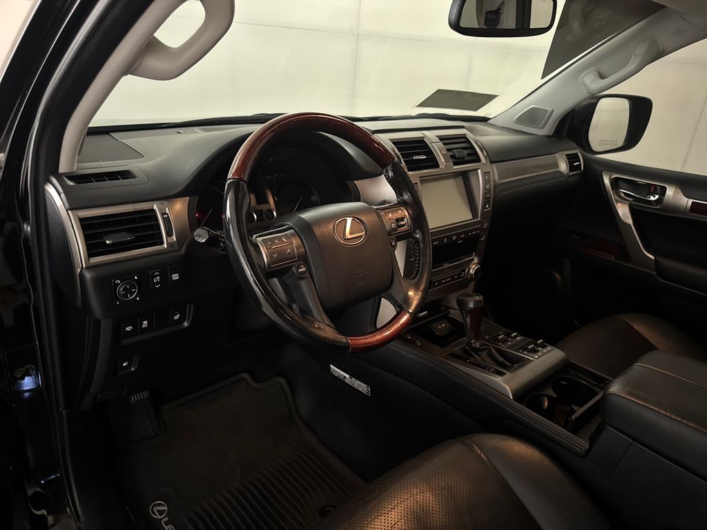 Used 2016 Black Lexus 460 Luxury image 5