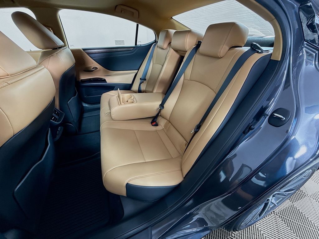 Thumbnail: 2025 Lexus ES - 26