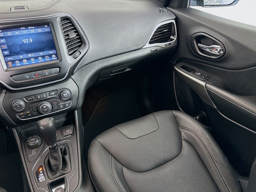 Thumbnail: 2021 Jeep Cherokee - 22