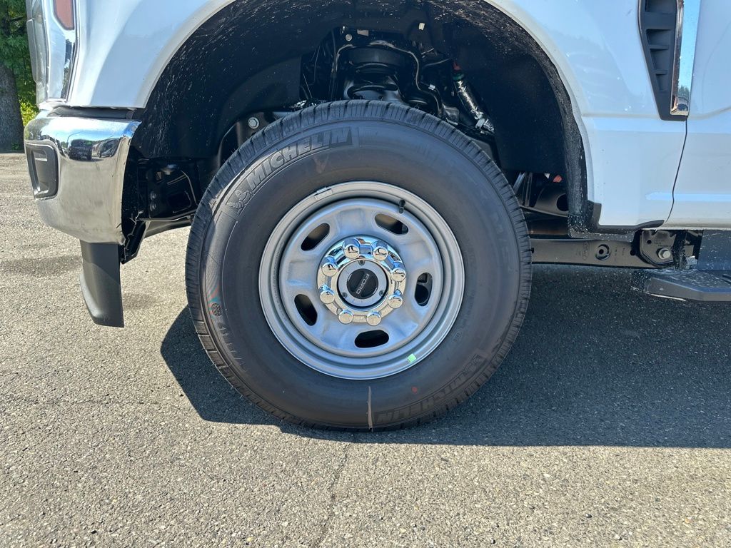 New 2026 Ford Super Duty F-250 Crew Cab 8' Box XL