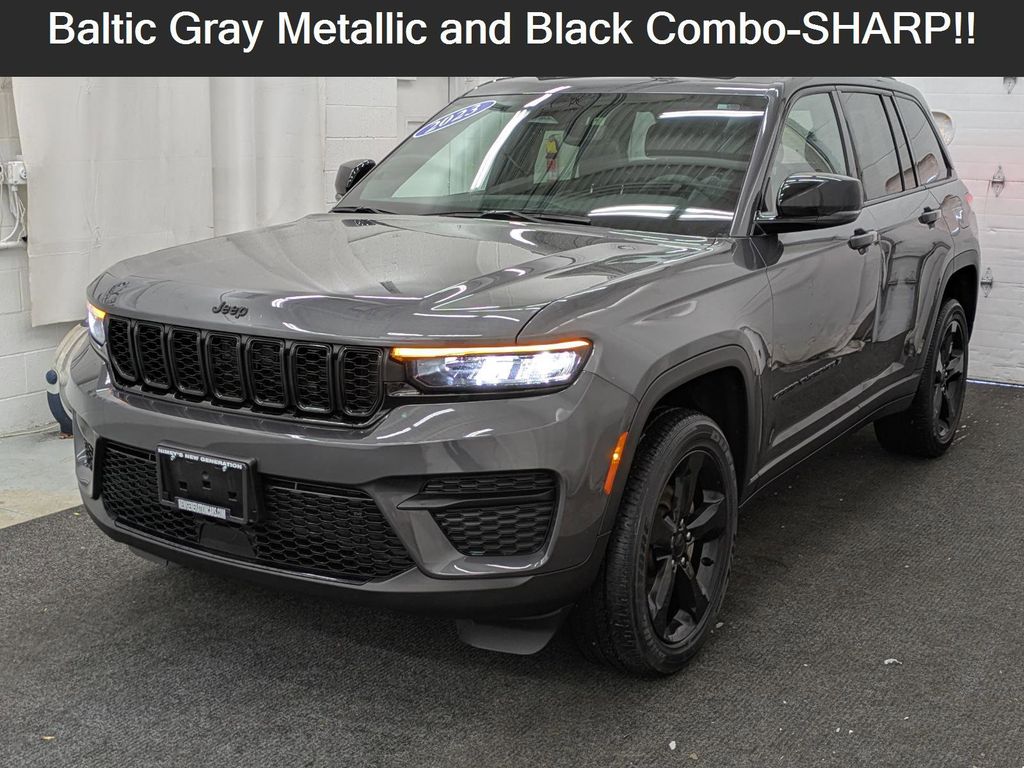 Baltic Gray Metallic Clearcoat 2023 Jeep Grand Cherokee Altitude 4WD SUV / Crossover Four-Wheel Drive 8-Speed Automatic