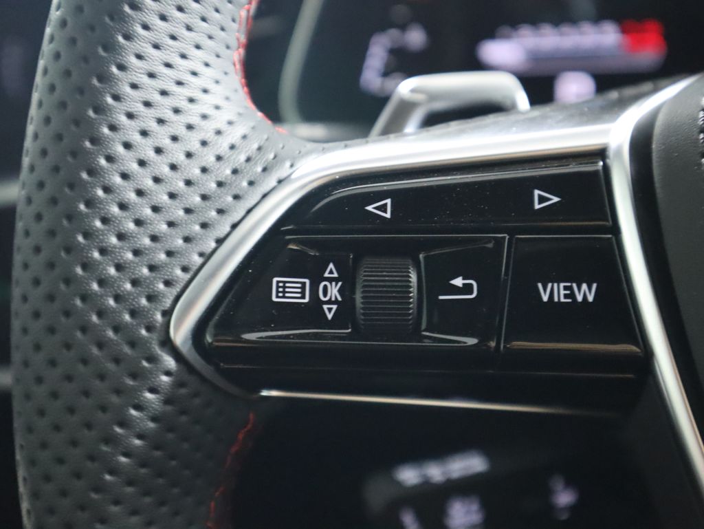 Thumbnail: 2025 Audi RS 6 - 12