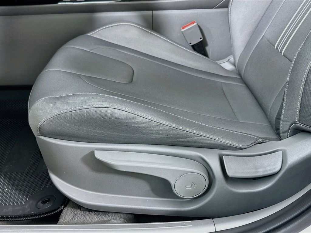 Thumbnail: 2025 Hyundai Elantra - 18