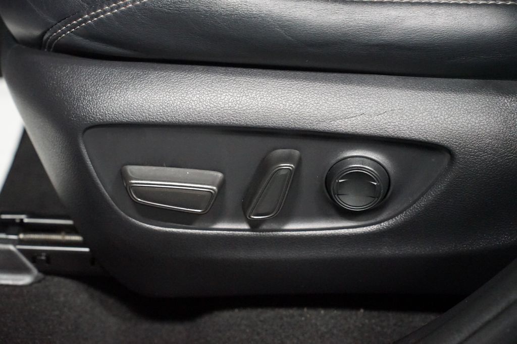 Thumbnail: 2019 Toyota RAV4 - 32
