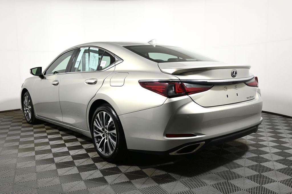 Thumbnail: 2021 Lexus ES - 5