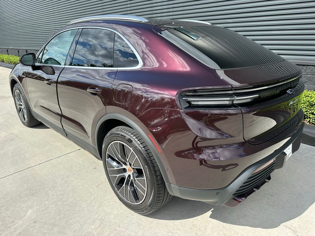 Thumbnail: 2025 Porsche Macan - 3