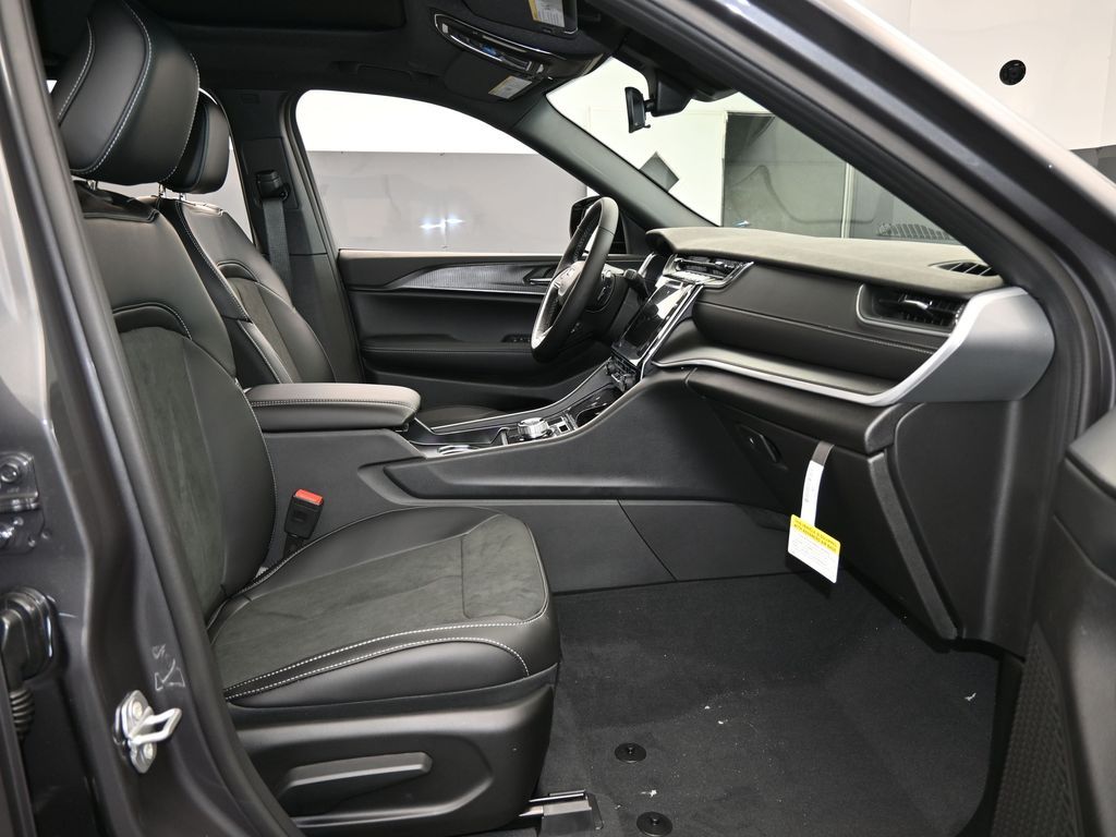 New 2025 Baltic Gray Metallic Clearcoat Jeep Altitude X image 36