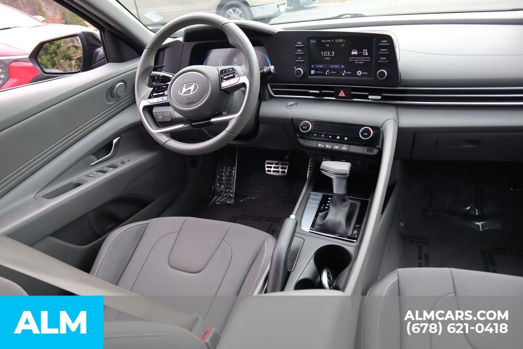 Used 2025 Gray Hyundai SEL Sport image 24