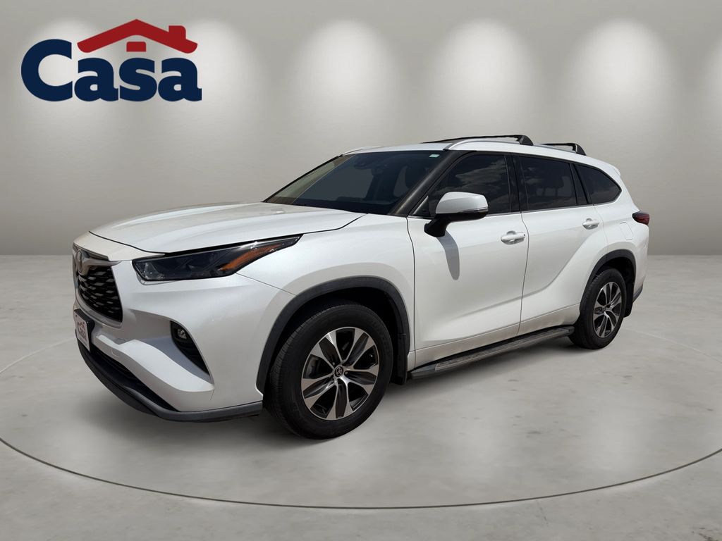  2022 Toyota Highlander Hybrid XLE FWD   