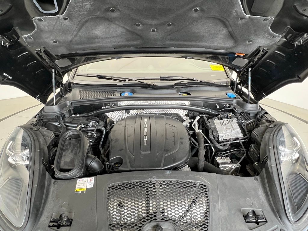 Thumbnail: 2021 Porsche Macan - 26
