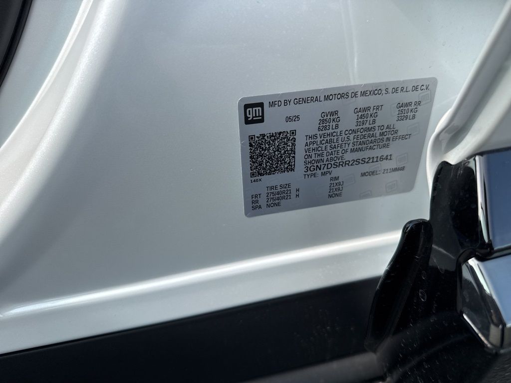 2025 Chevrolet Equinox EV RS - Photo 40