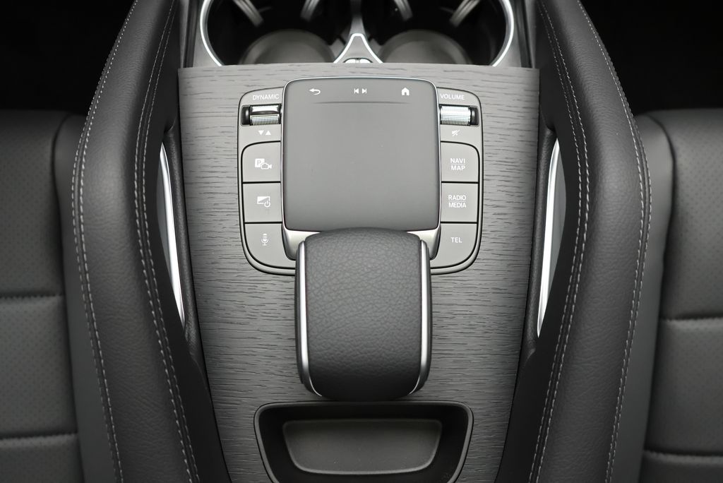 Thumbnail: 2027 Mercedes-Benz GLE - 31