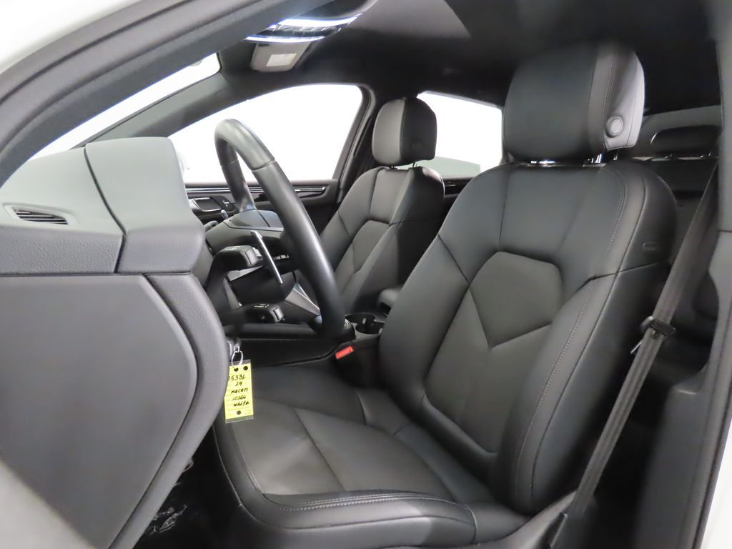 Thumbnail: 2024 Porsche Macan - 5