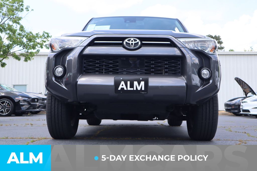 Toyota 4Runner SR5 photo 3