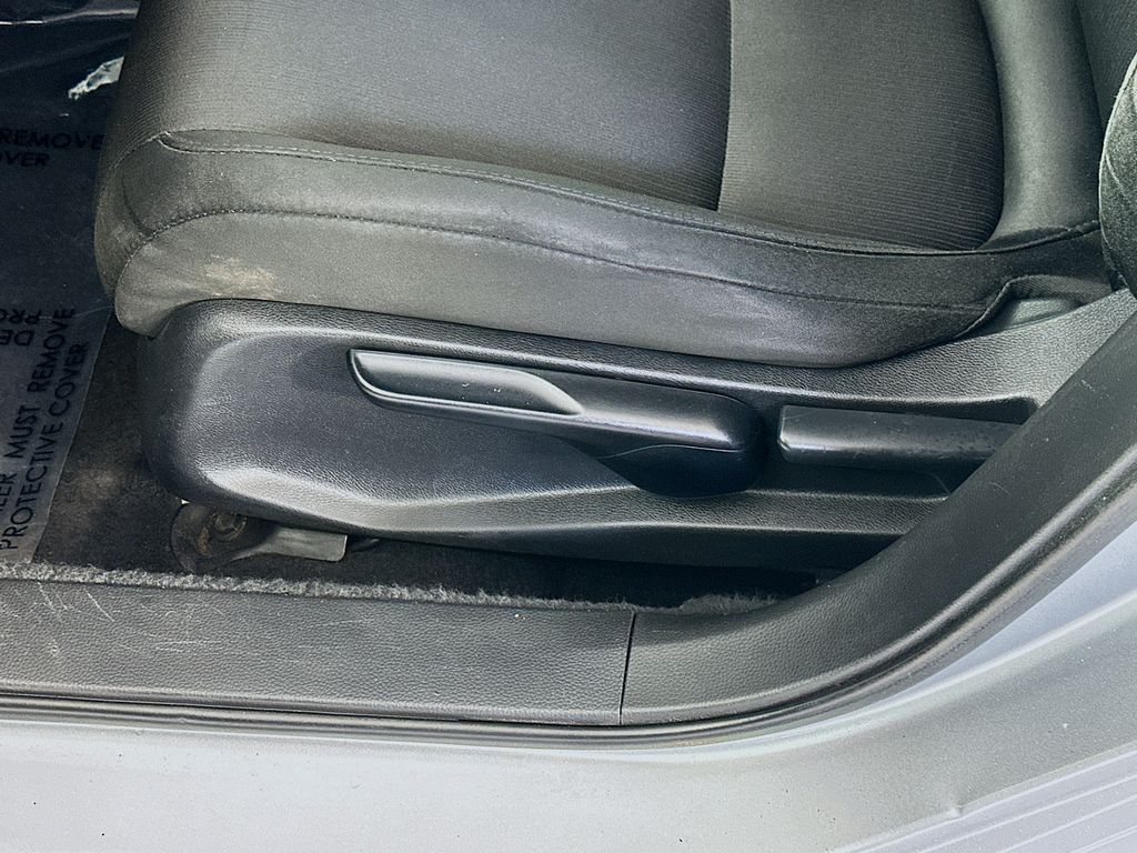 Used 2022 Silver Honda LX image 21