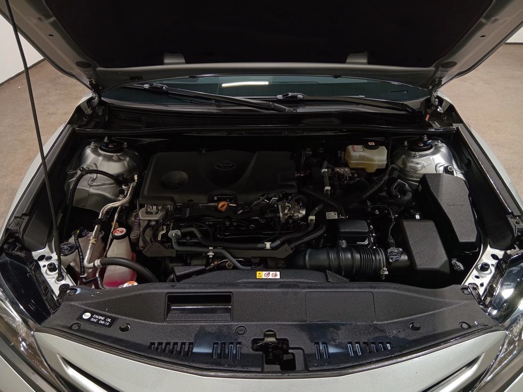 2022 Toyota Camry SE Hybrid