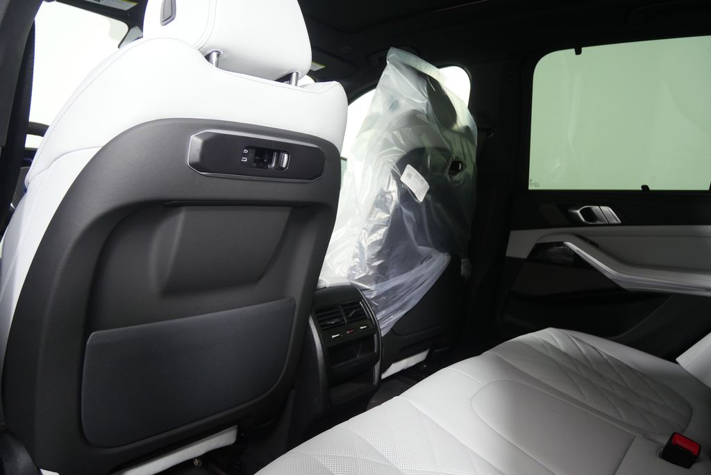 Thumbnail: 2026 BMW X5 - 16