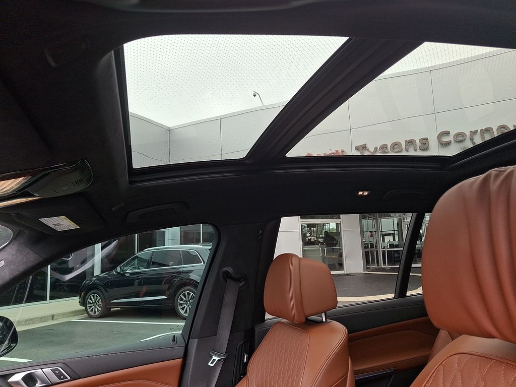 Thumbnail: 2023 BMW X7 - 14
