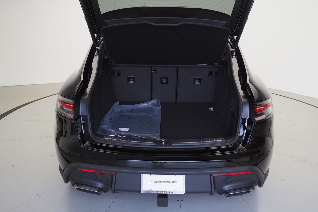 Thumbnail: 2026 Porsche Macan - 25