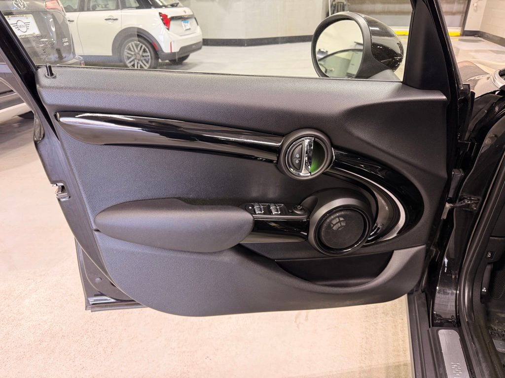 Thumbnail: 2019 MINI Cooper - 6