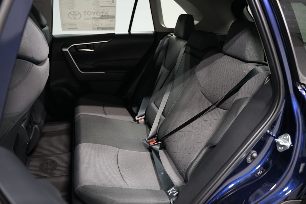2025 Toyota RAV4 XLE 29