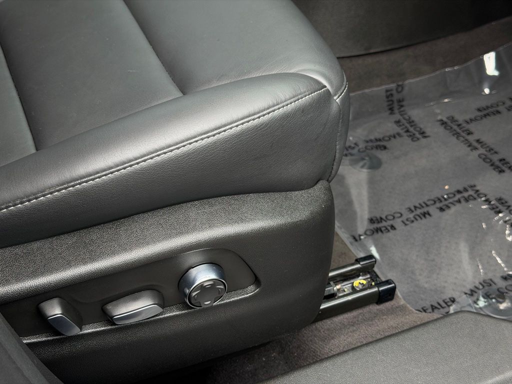 2025 Cadillac XT4 Premium Luxury Stellar Black Metallic - Jim Hudson Acura - Image 21