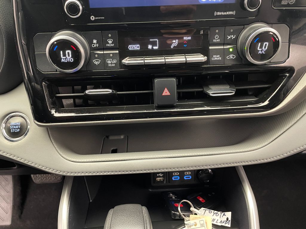 2022 Toyota Highlander L 27