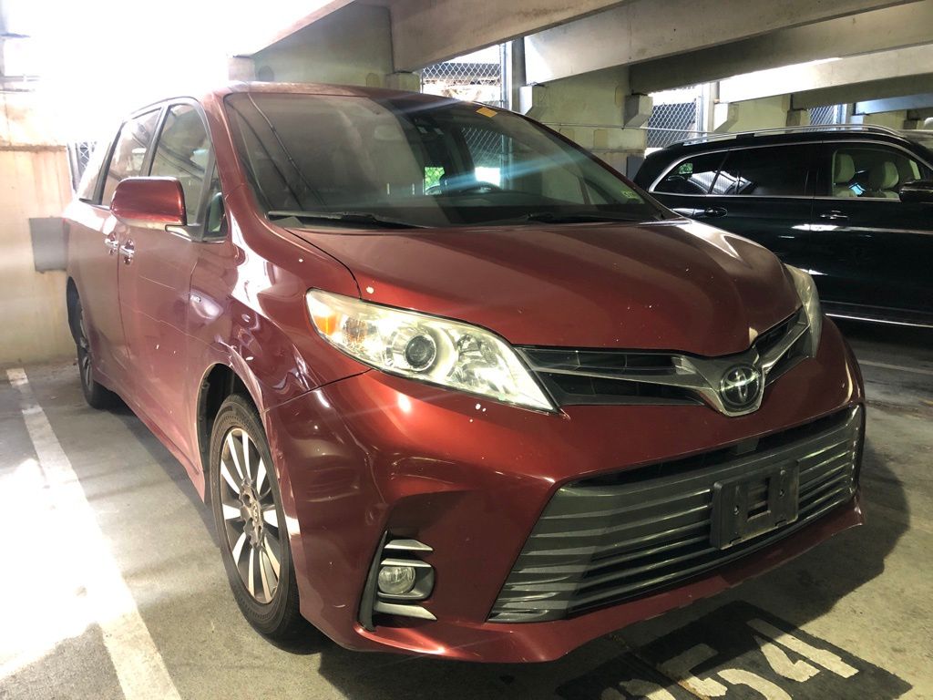 2020 Toyota Sienna XLE 3