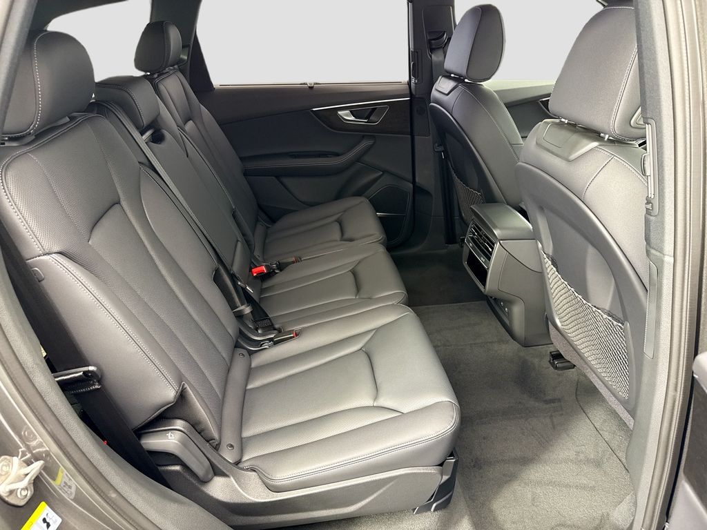 Thumbnail: 2026 Audi Q7 - 21